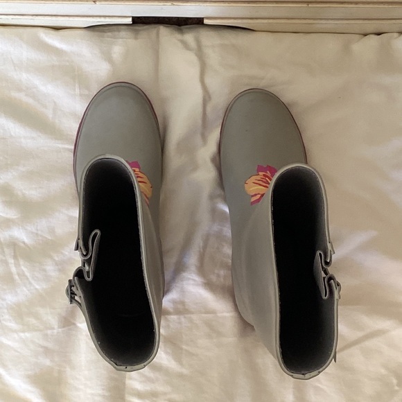 Rain Boots Size 9 - Picture 4 of 6